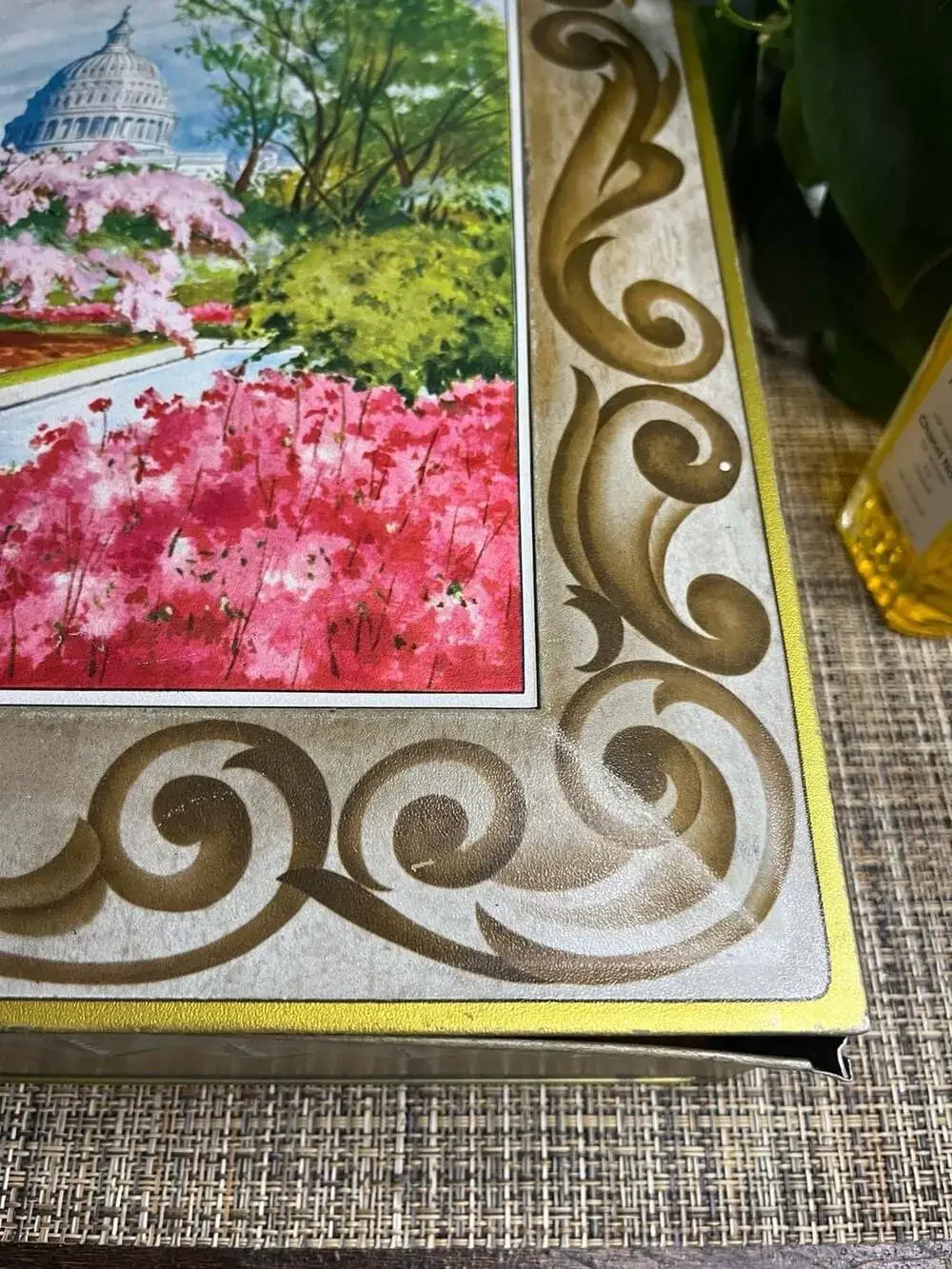 Vintage Sunshine Biscuits Washington D.C. Large Hinged Tin Cherry Blossoms & Cap